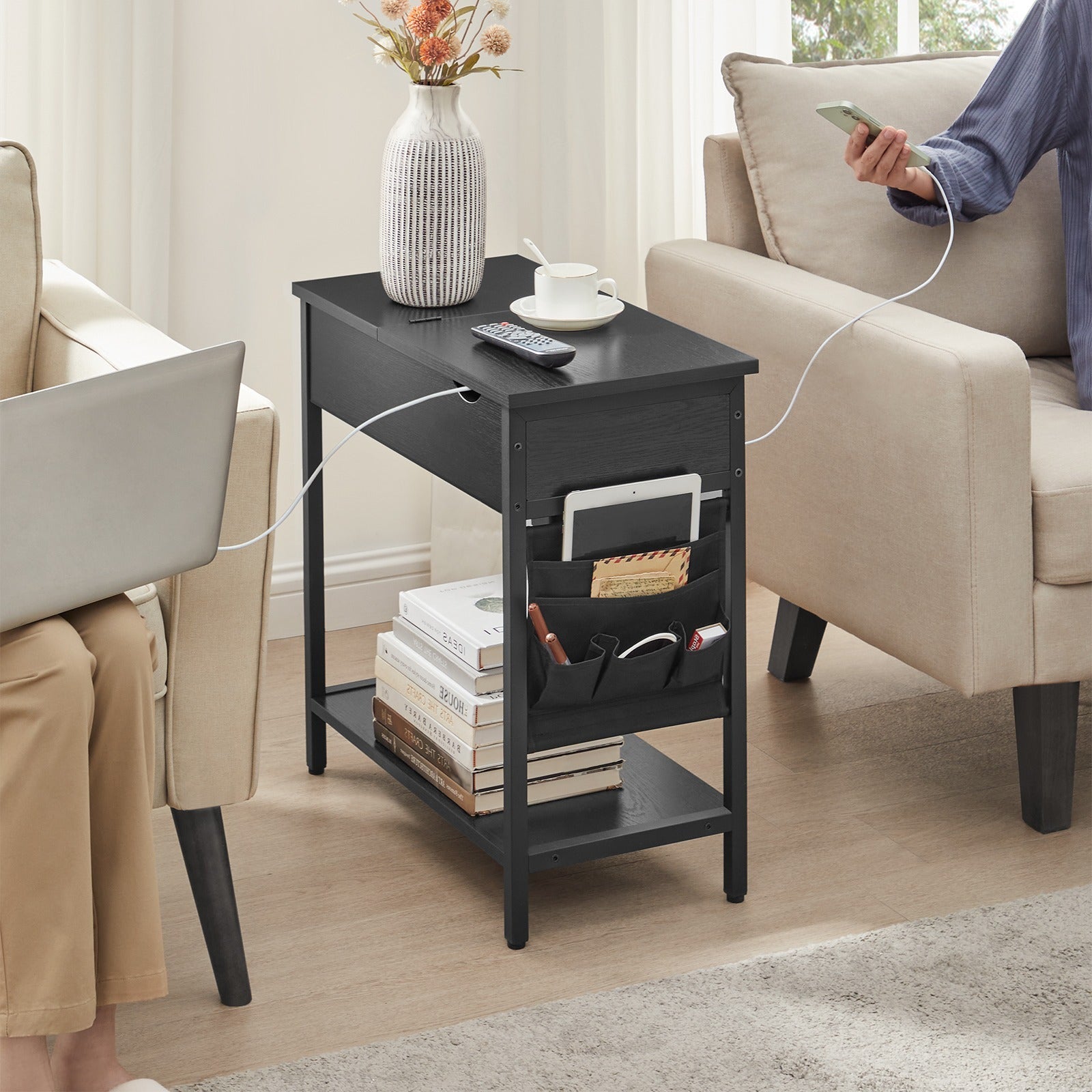 Beistelltisch mit Aufbewahrungstasche, Couchtisch, Nachttisch mit Steckdose, Ablage und 2 USB-Anschlüssen