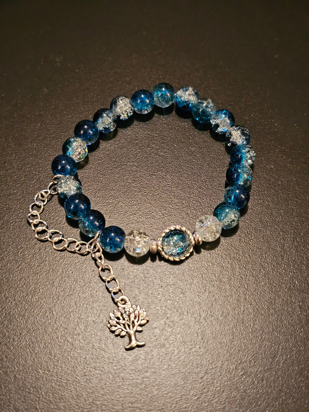 Armband 16 cm mit 8mm Kristallglasperlen und Anhänger Baum