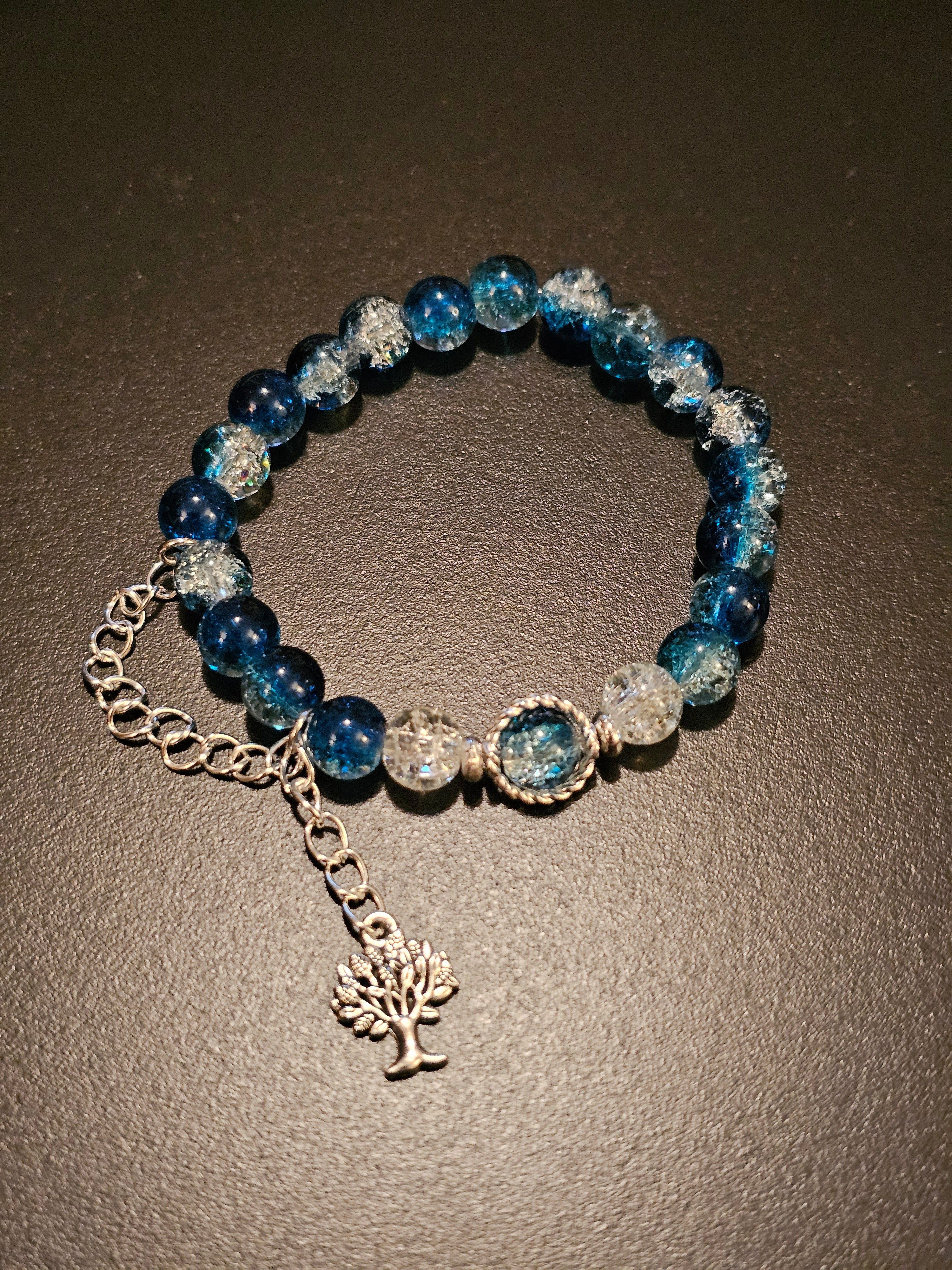 Armband 16 cm mit 8mm Kristallglasperlen und Anhänger Baum